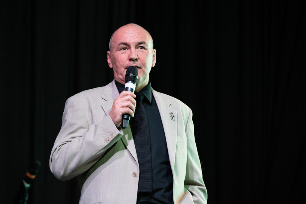 Sponsor Ian Robertson addresses the room.